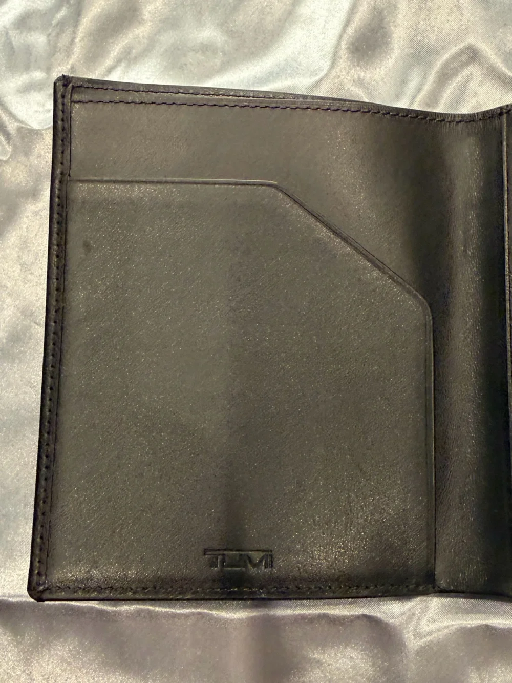 Tumi Delta Global Center Flip Leather Billfold Wallet - Black 712003
